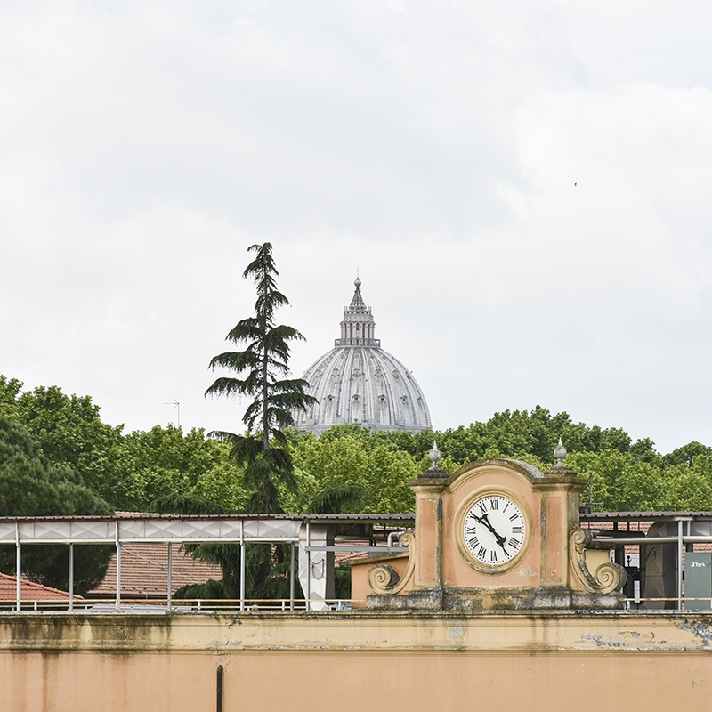 Roma, Quartiere Prati, in Viale delle Milizie, un luminoso quadrilocale con vista su San Pietro.