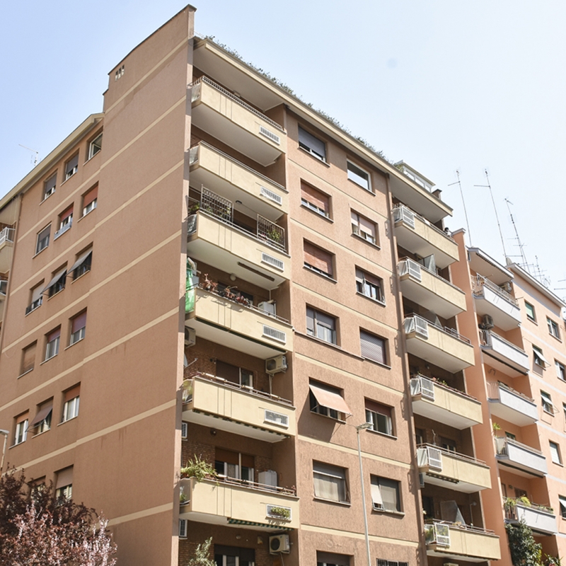 Quartiere Prati, Via Giorgio Scalia, 7 piano ultimo balconato, ottimo stato.